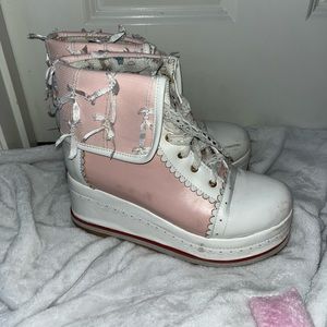 Pink Lolita platform boots, Platform